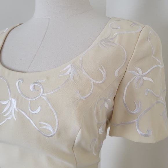 80's Pastel Yellow Mini Dress Embroidered Short Sleeve Scoop Neckline Fitted - Picture 13 of 14